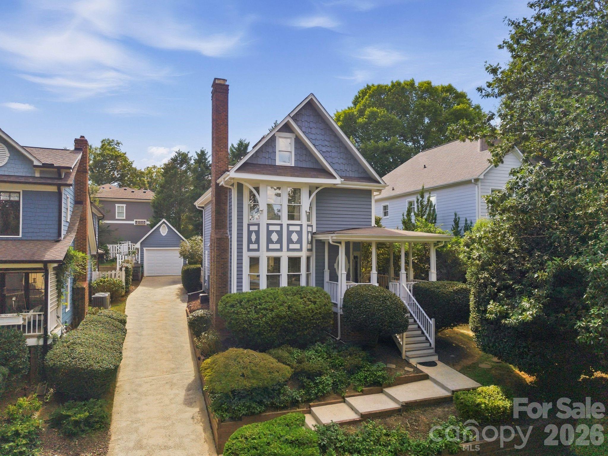 2009 Victorian Place — photo