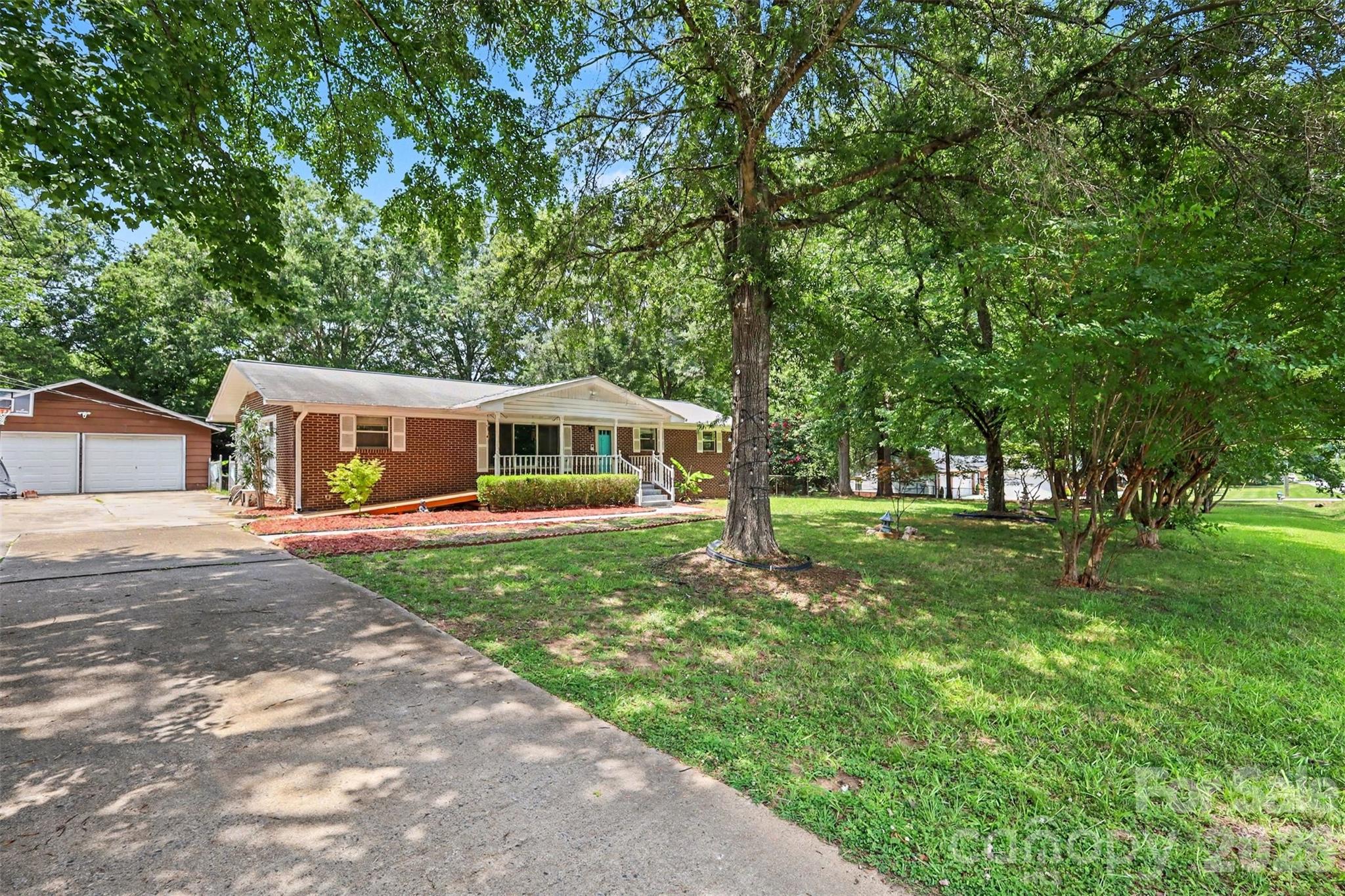 953 Twin Lakes Road — photo
