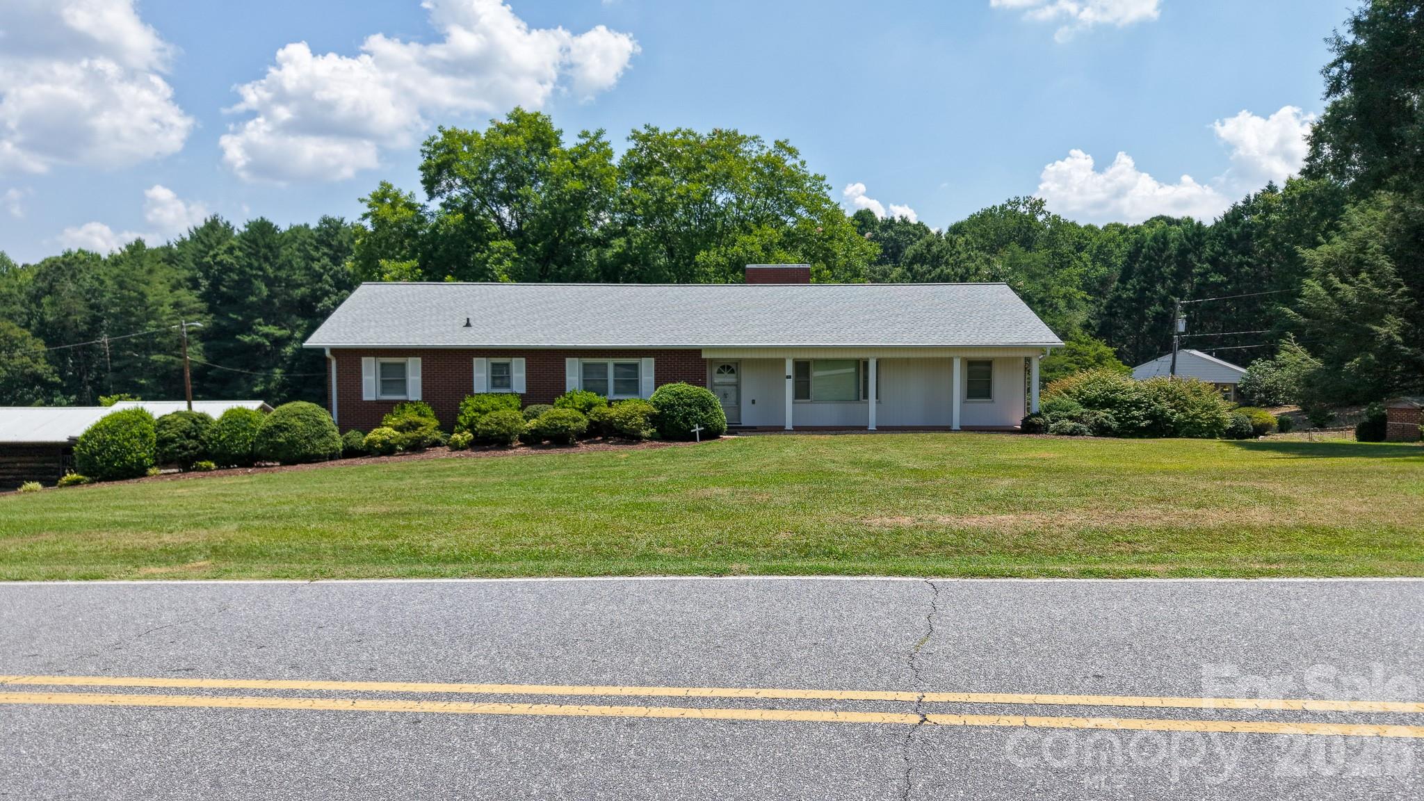 390 Airport Road — photo