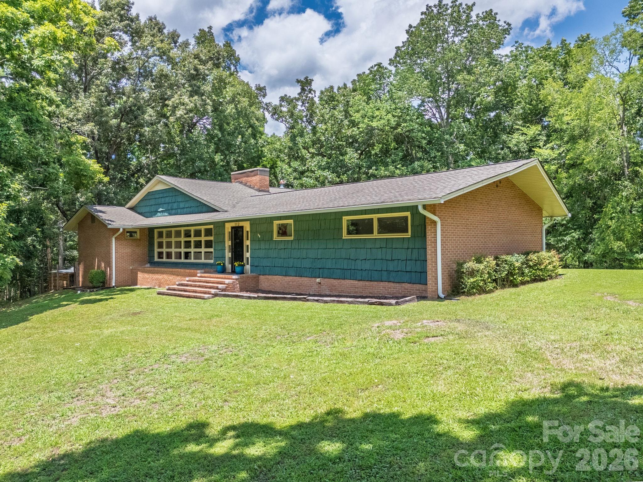 112 Crestwood Circle — photo