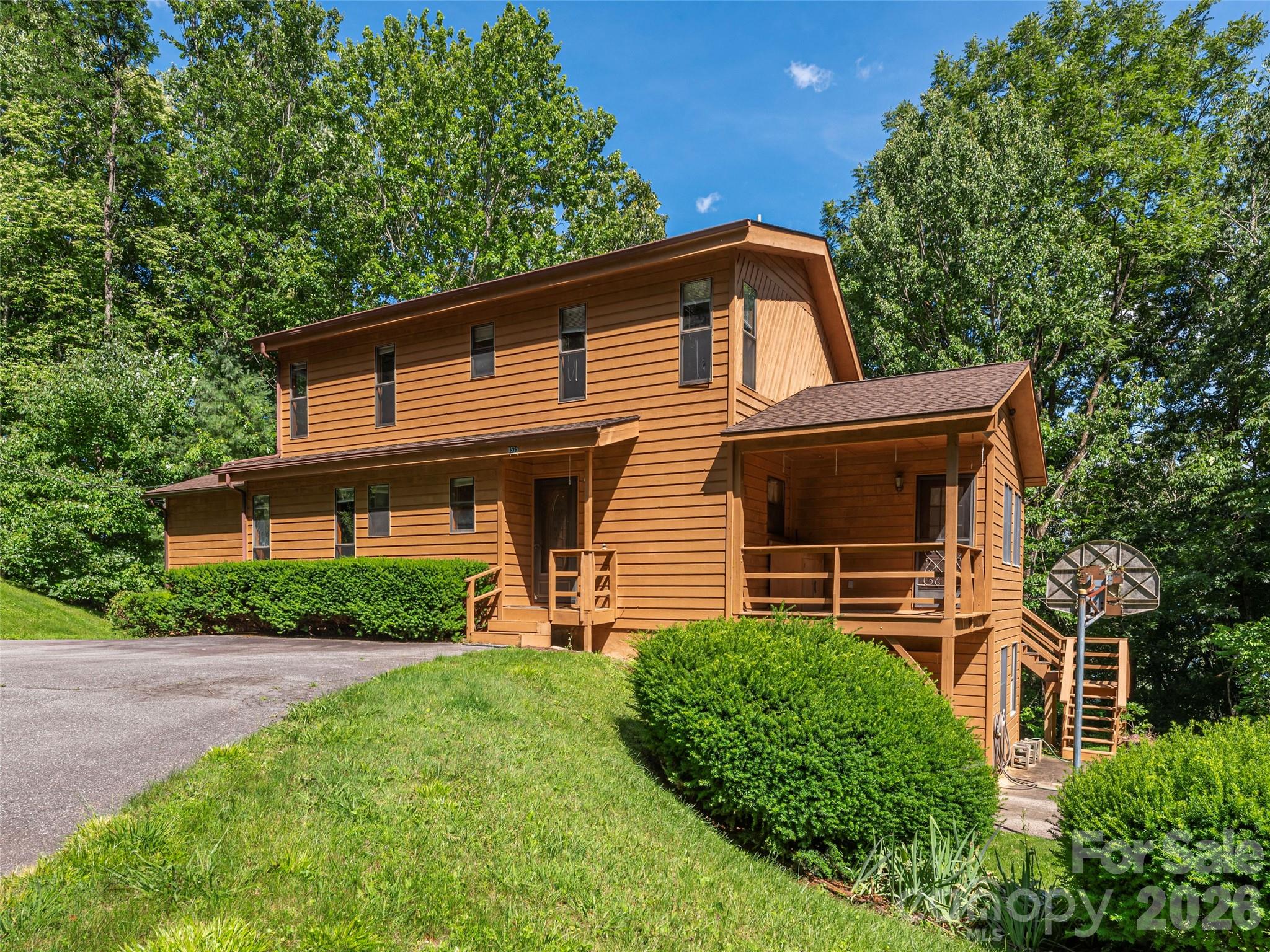 1575 Red Maple Drive — photo