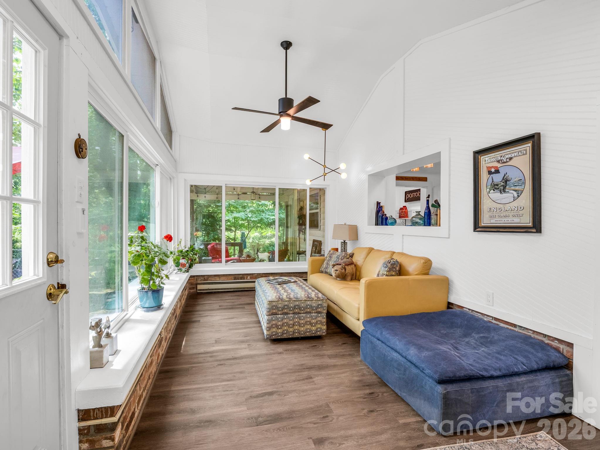 23 Sunset Drive — photo