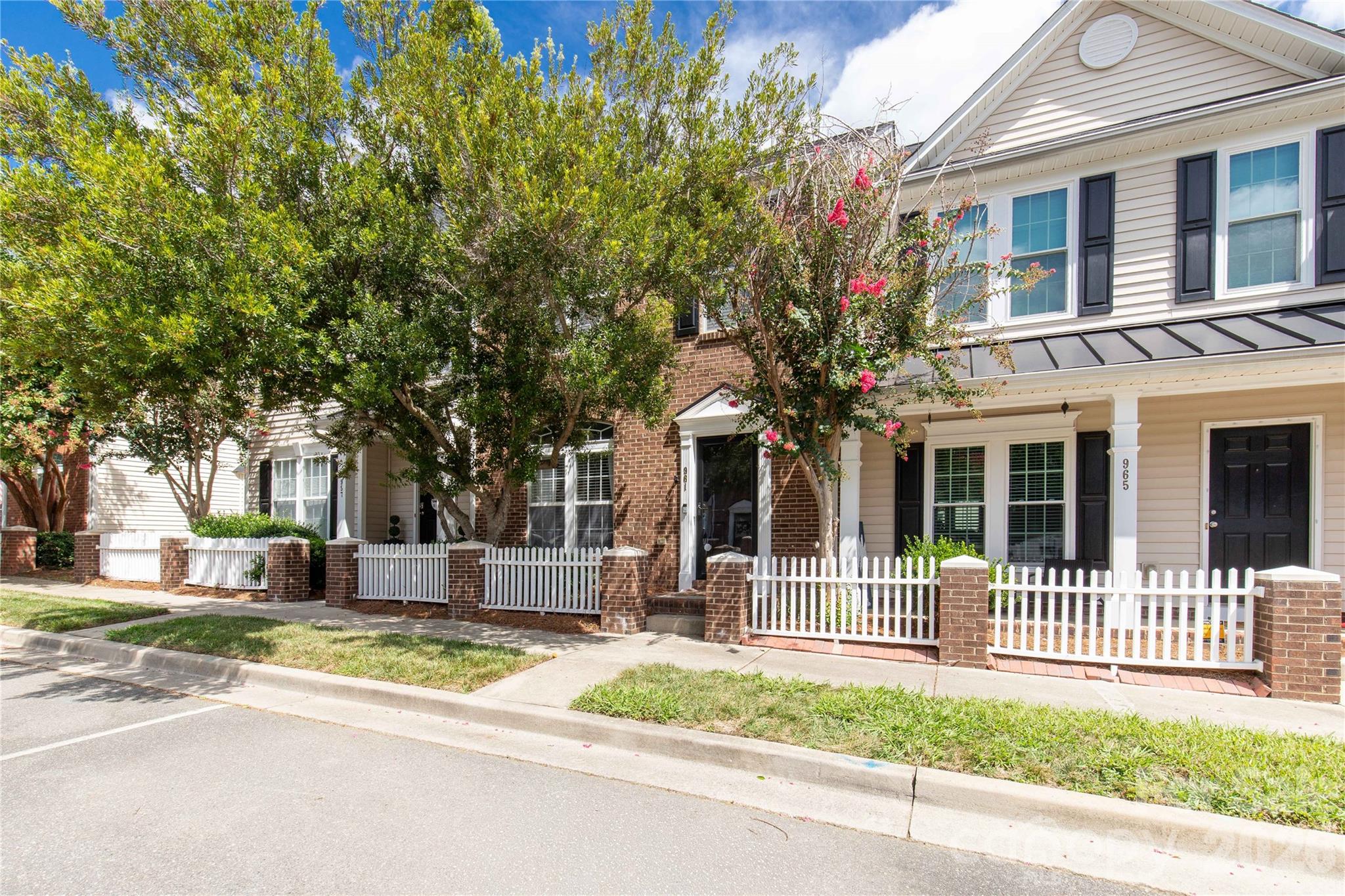 961 Coolsprings Lane — photo