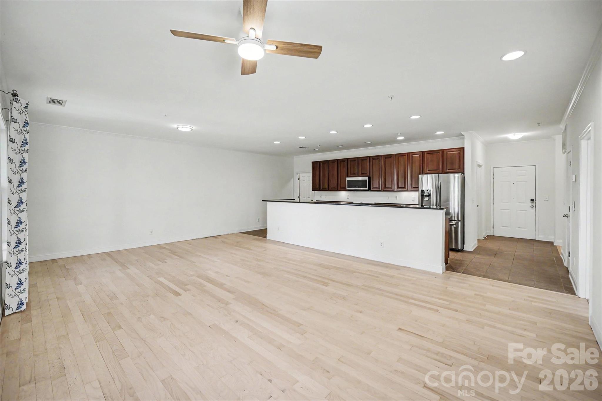 1000 E Woodlawn Road 415 — photo