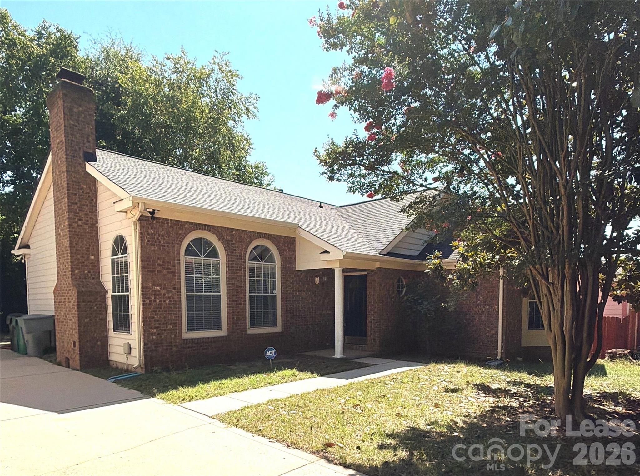 900 Gretna Green Drive — photo