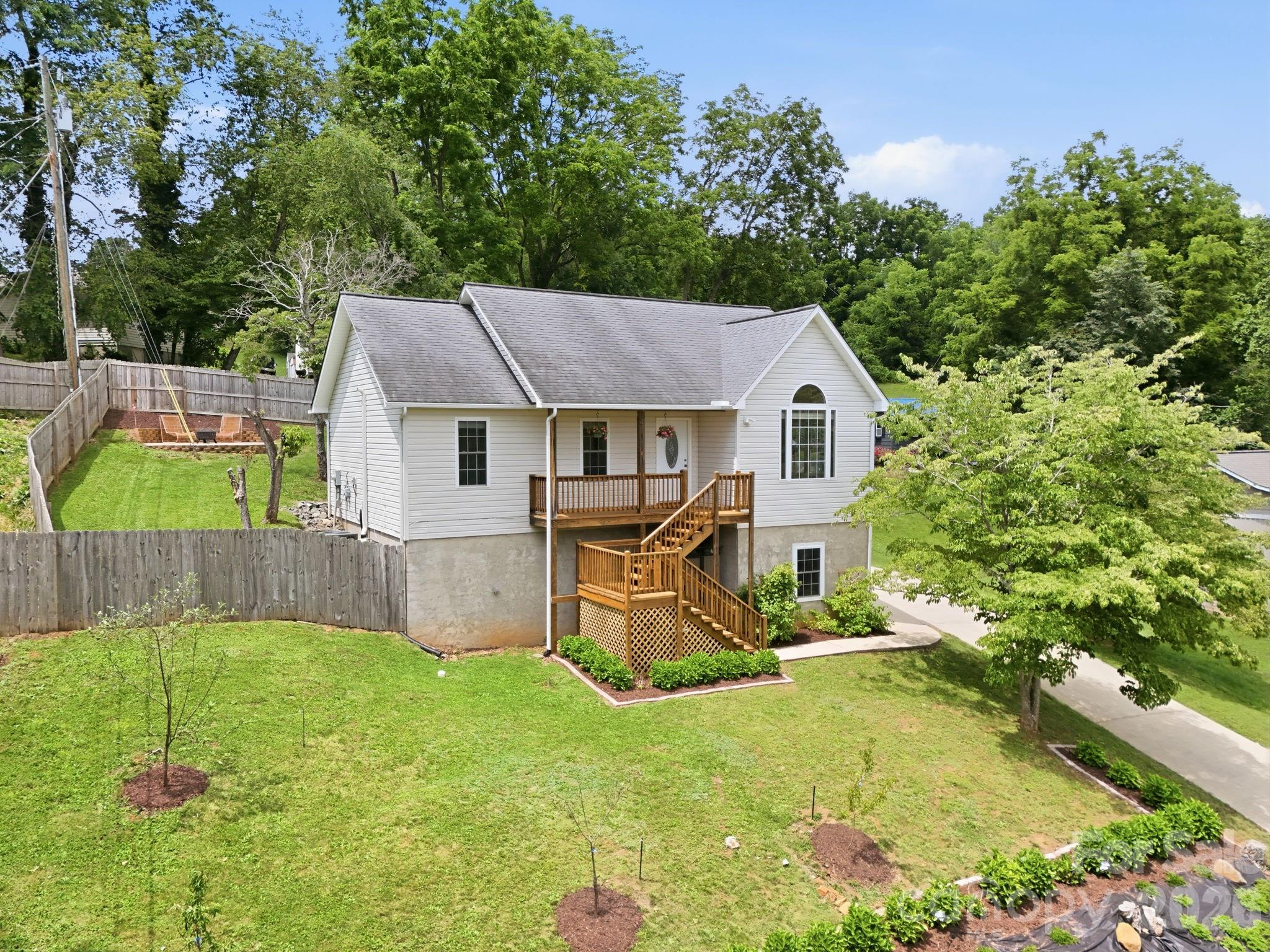 320 Meadowbrook Drive — photo