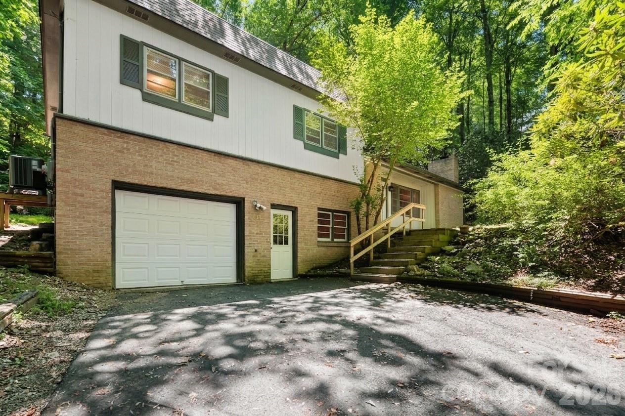 121 Horseshoe Drive — photo