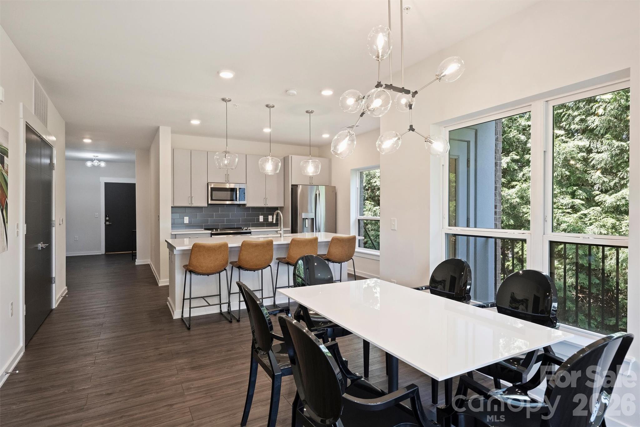3630 N Davidson Street 2207 — photo