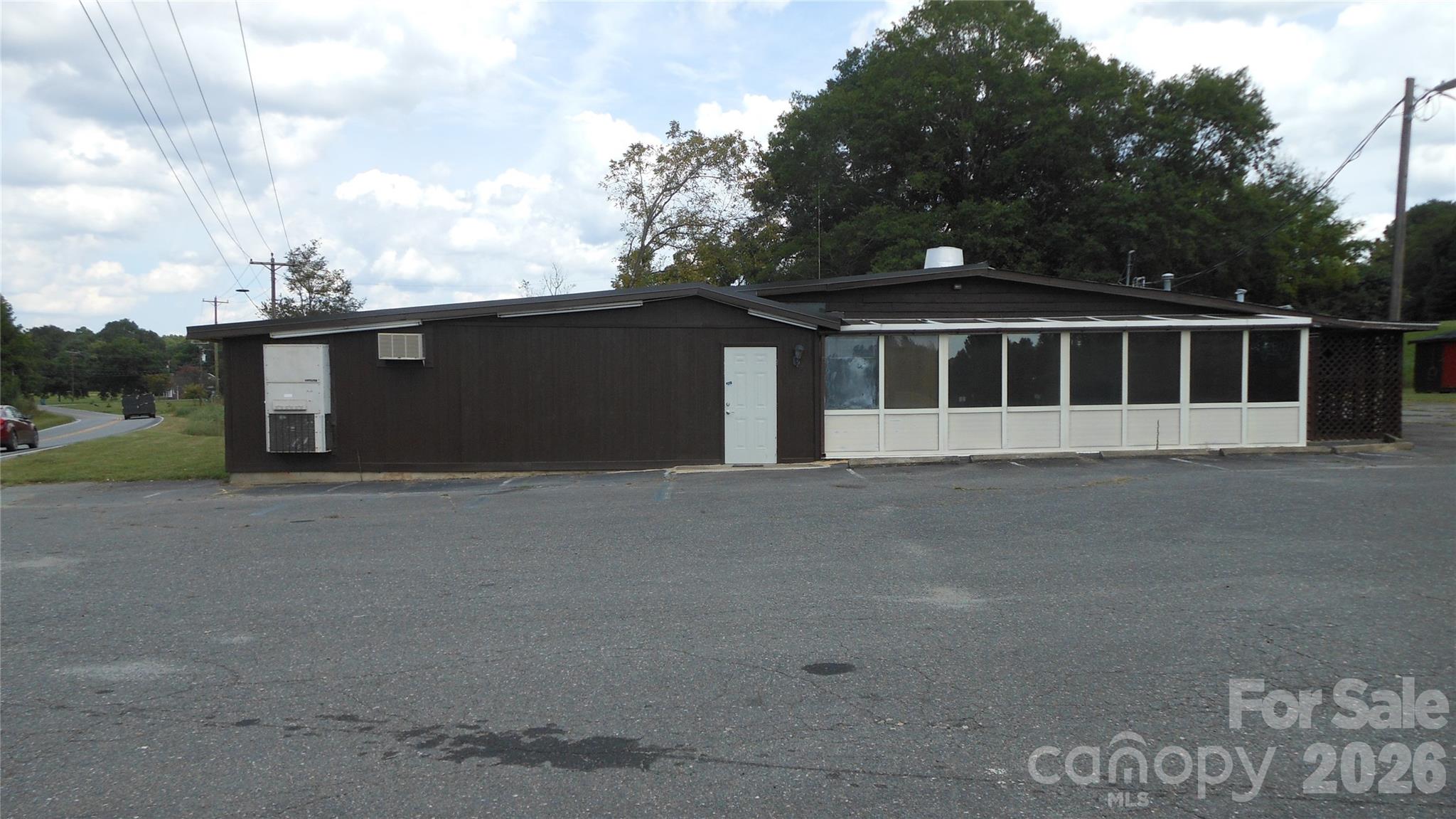 1553 S Battleground Avenue — photo