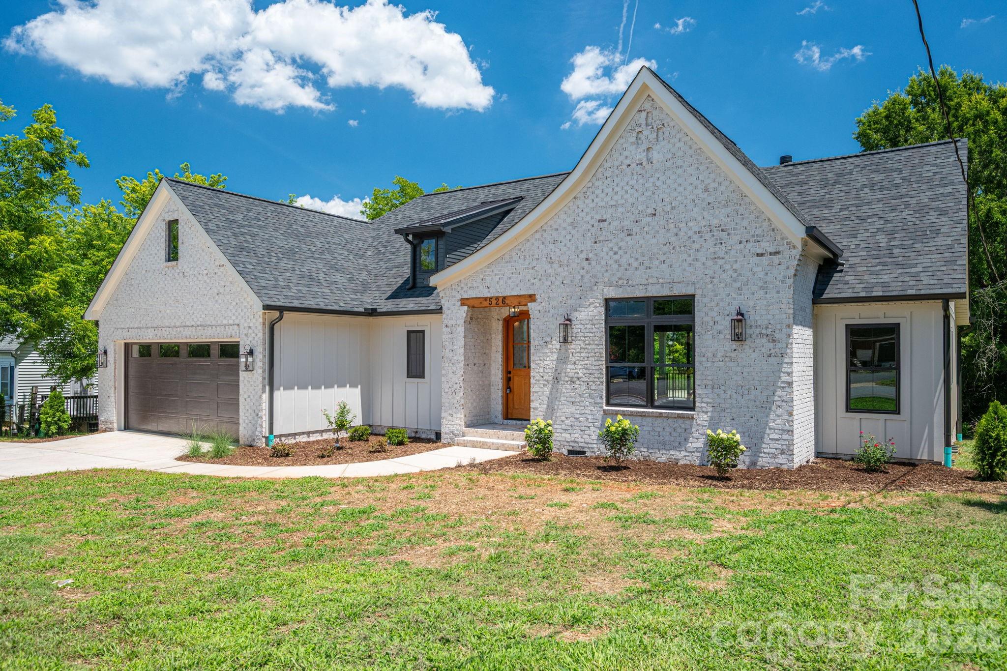 526 N Aspen Street — photo