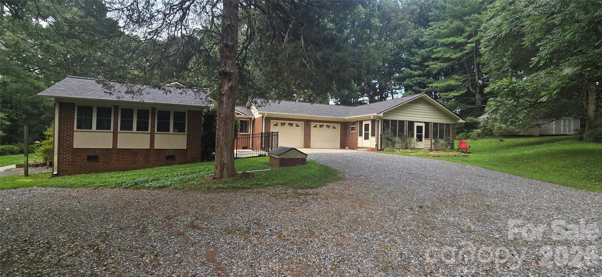 2593 Hickory Highway — photo