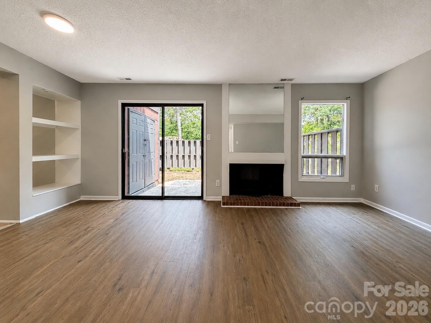 6101 Honeysuckle Lane — photo