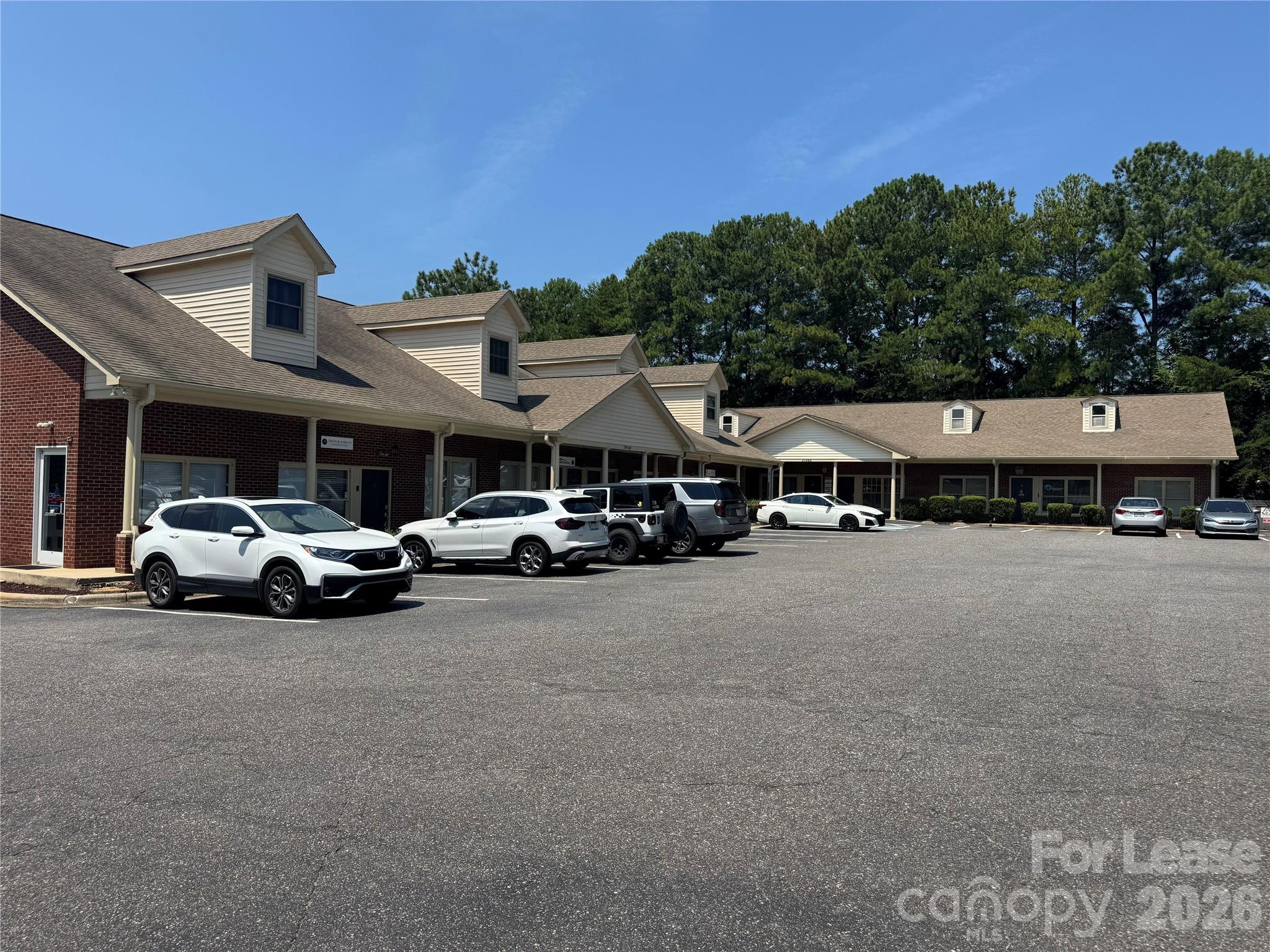20462 Chartwell Center Drive — photo