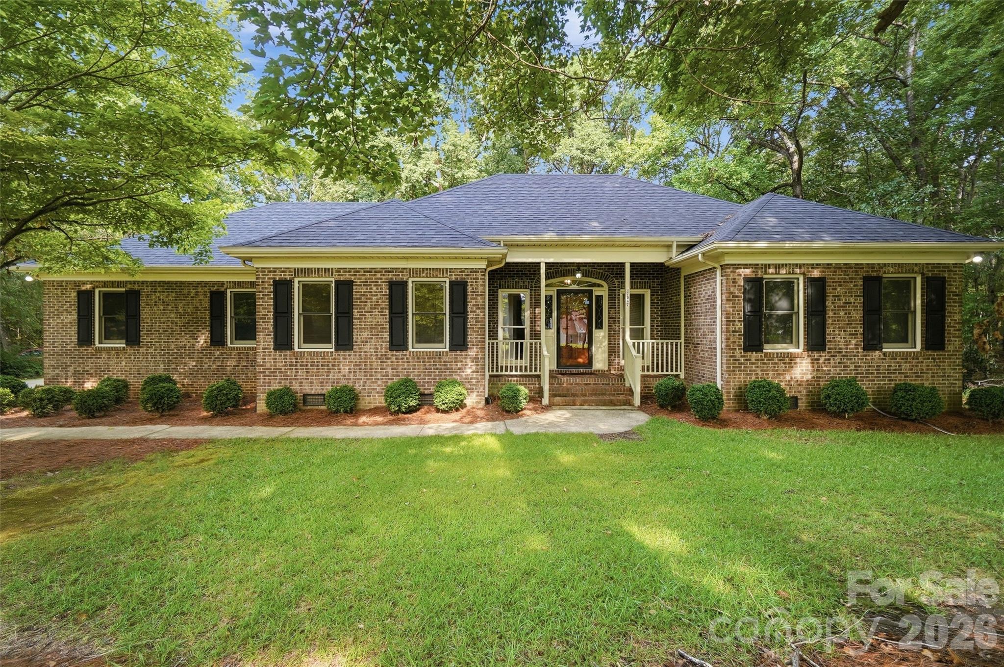 17047 Pond Road — photo