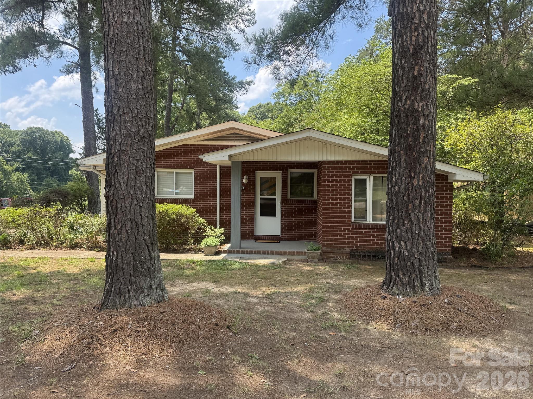 709 Sunset Drive — photo