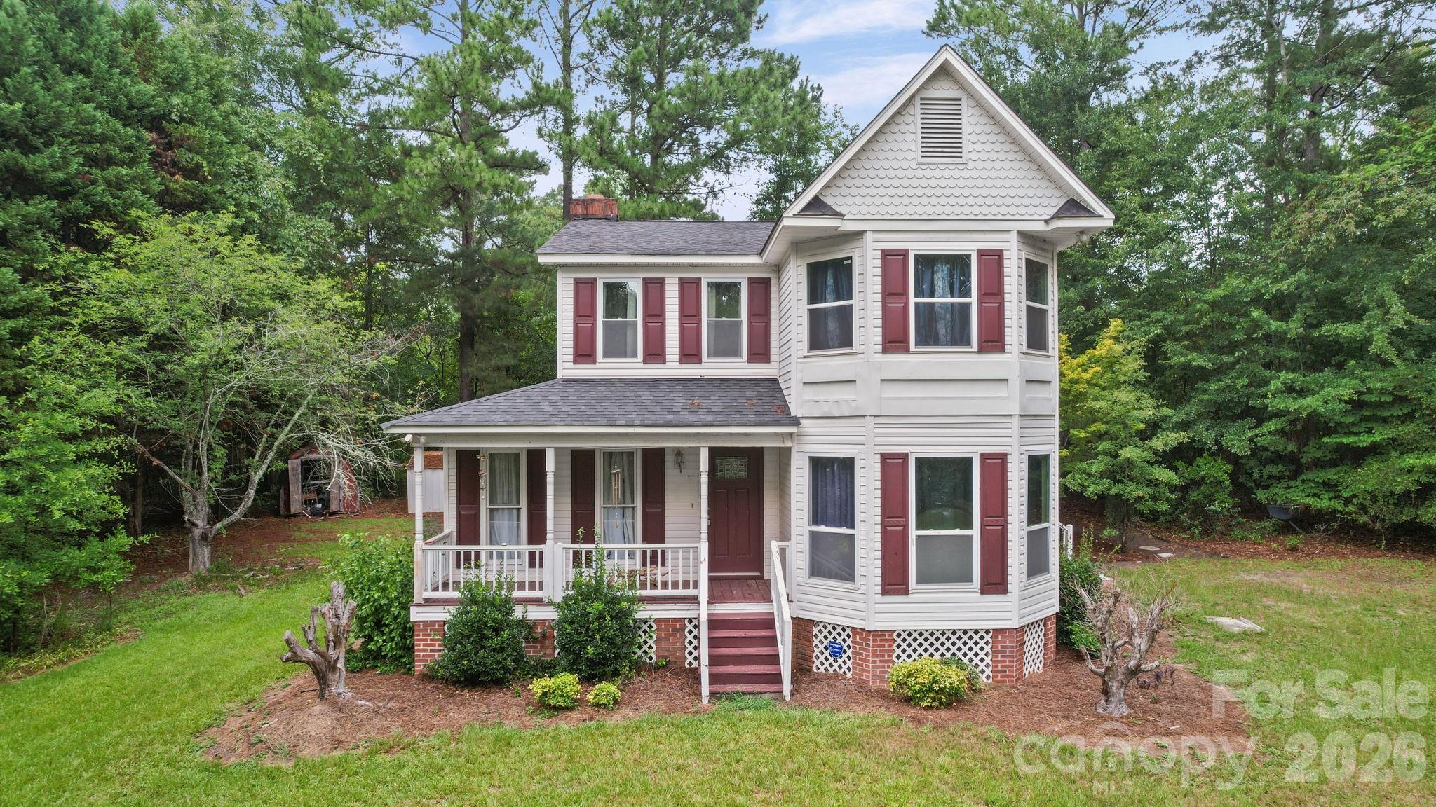 261 Lakeside Drive — photo