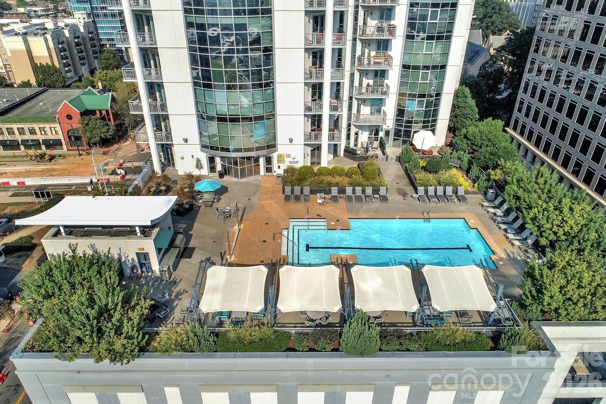 333 W Trade Street 2701 — photo