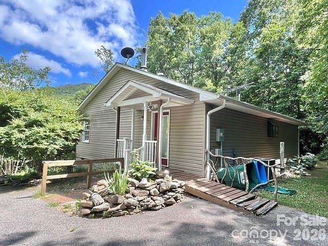 105 Chestnut Hill Road — photo