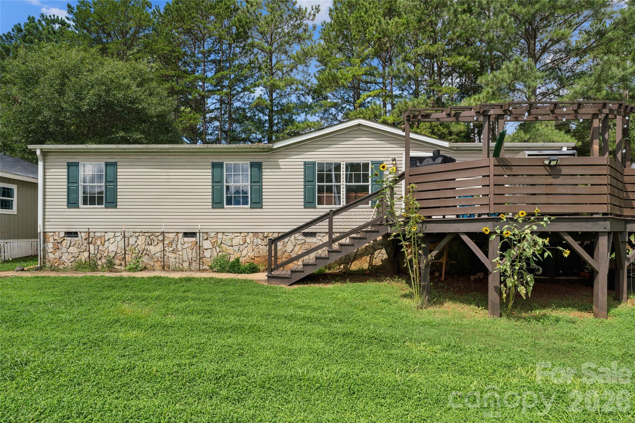 912 Grace Drive — photo