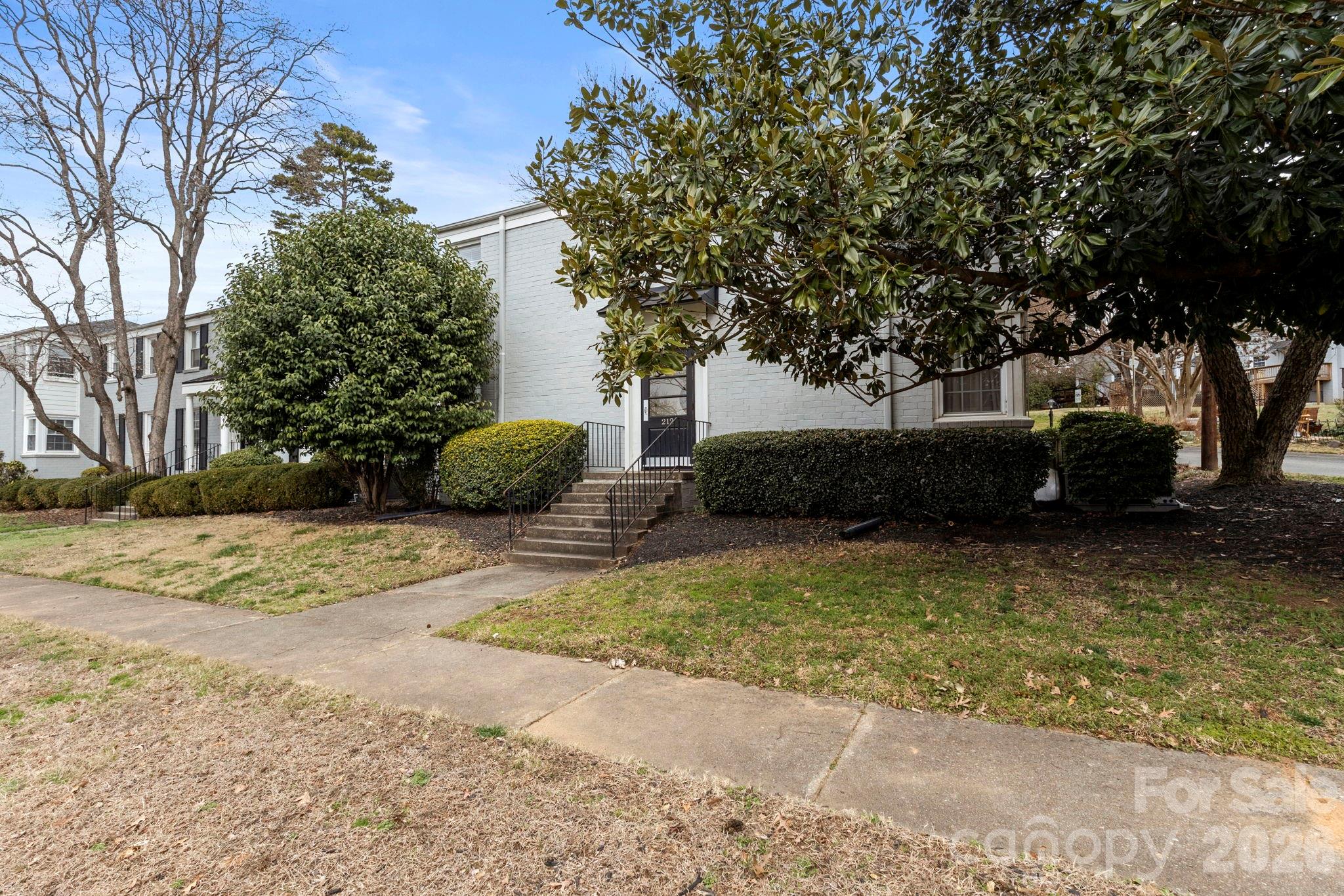 212 Wakefield Drive a — photo