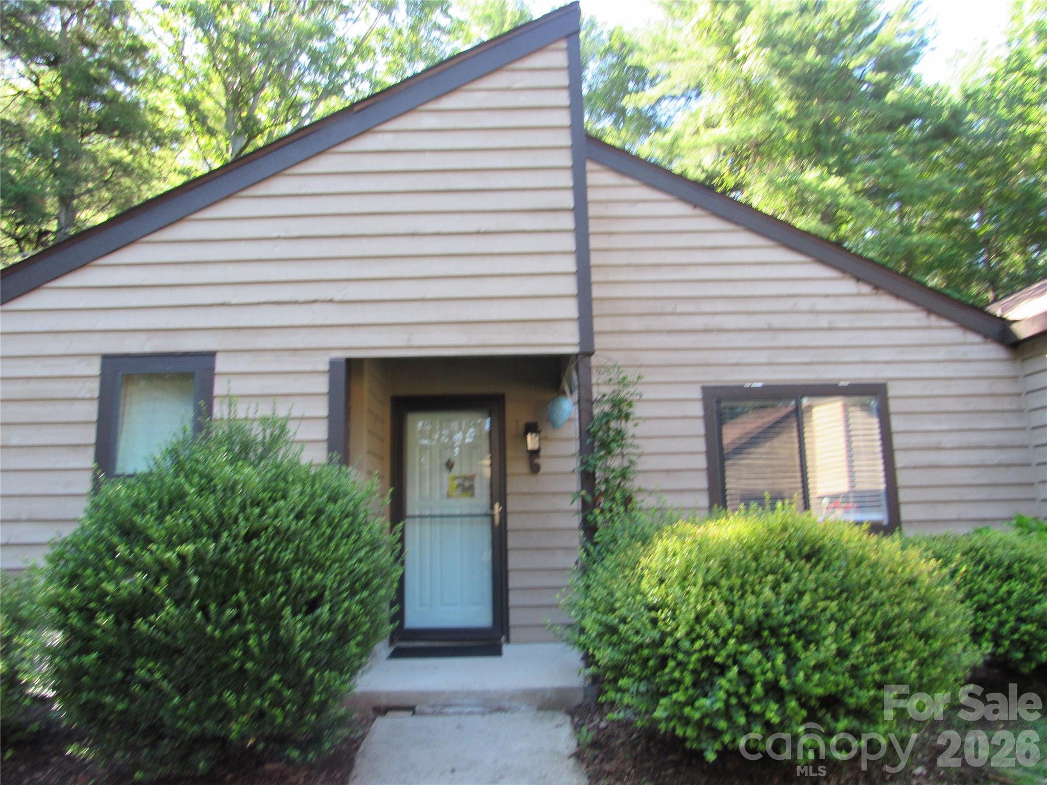 6 Woodlands Drive — photo