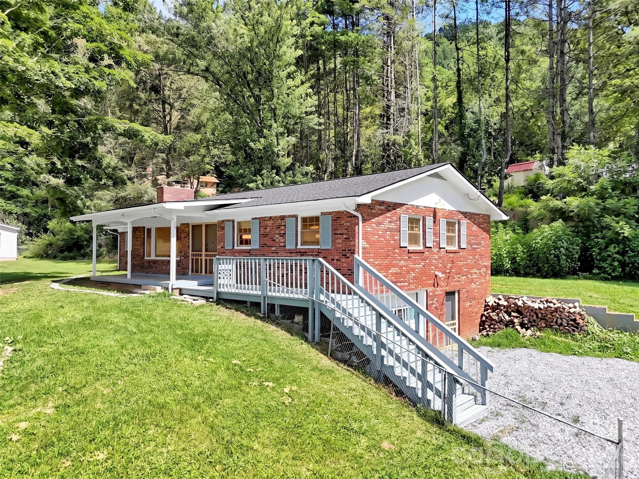 70 Iris Lane — photo