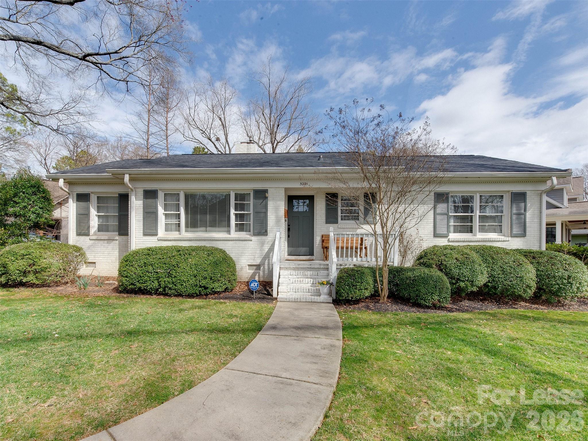 3221 Sunset Drive — photo
