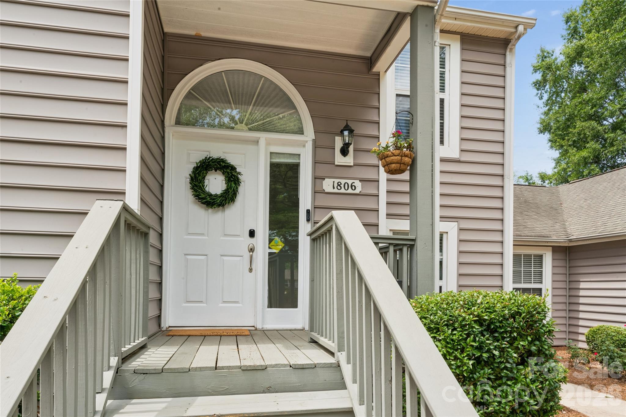1806 Fairlawn Court — photo
