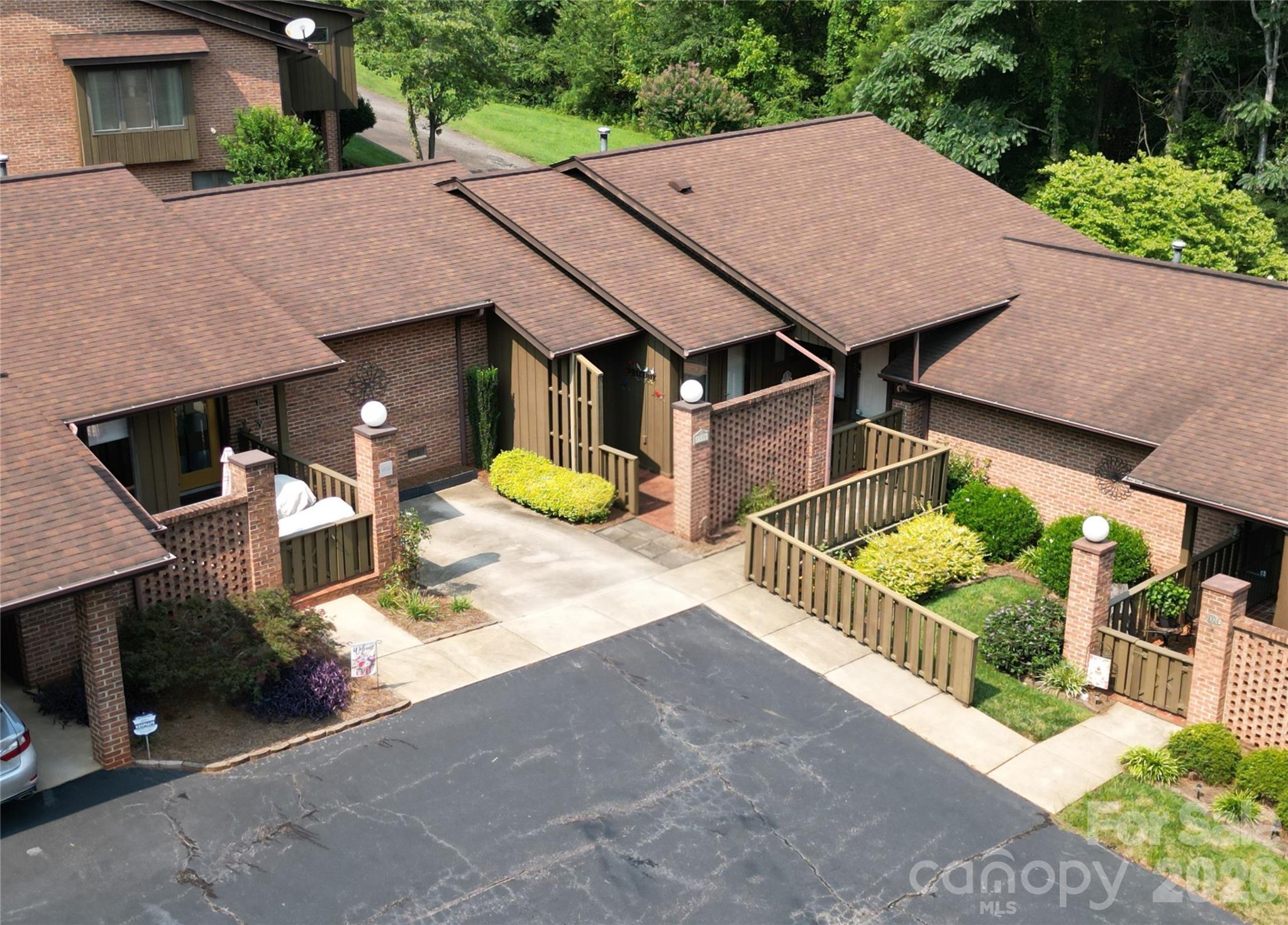1328 Radio Road — photo
