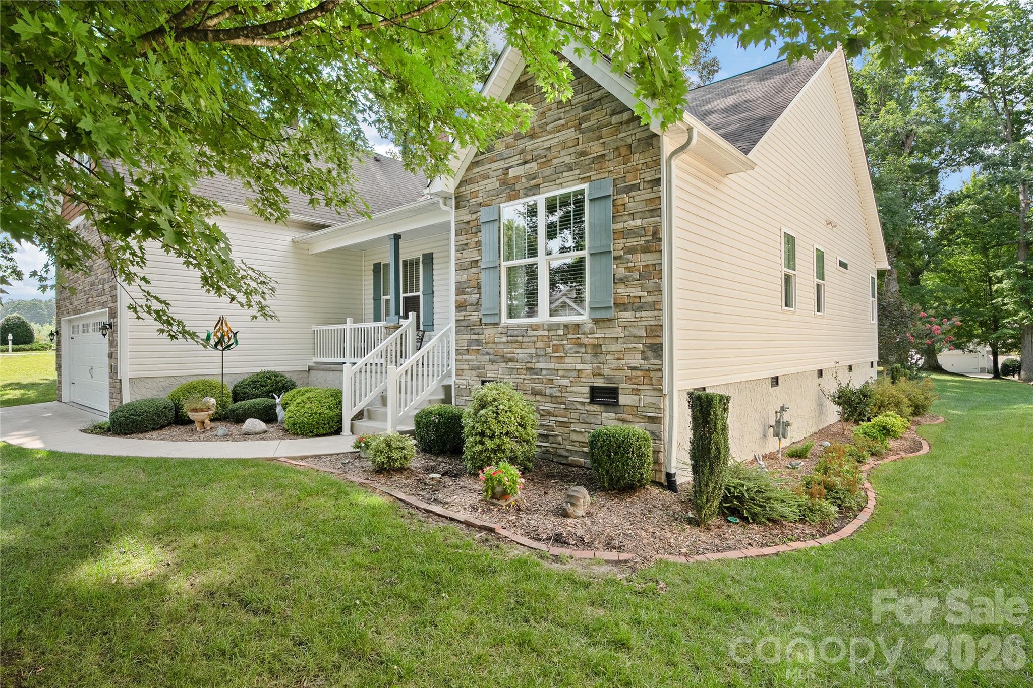 64 Eagle Pointe Way, Flat Rock, NC 28731 — photo 2