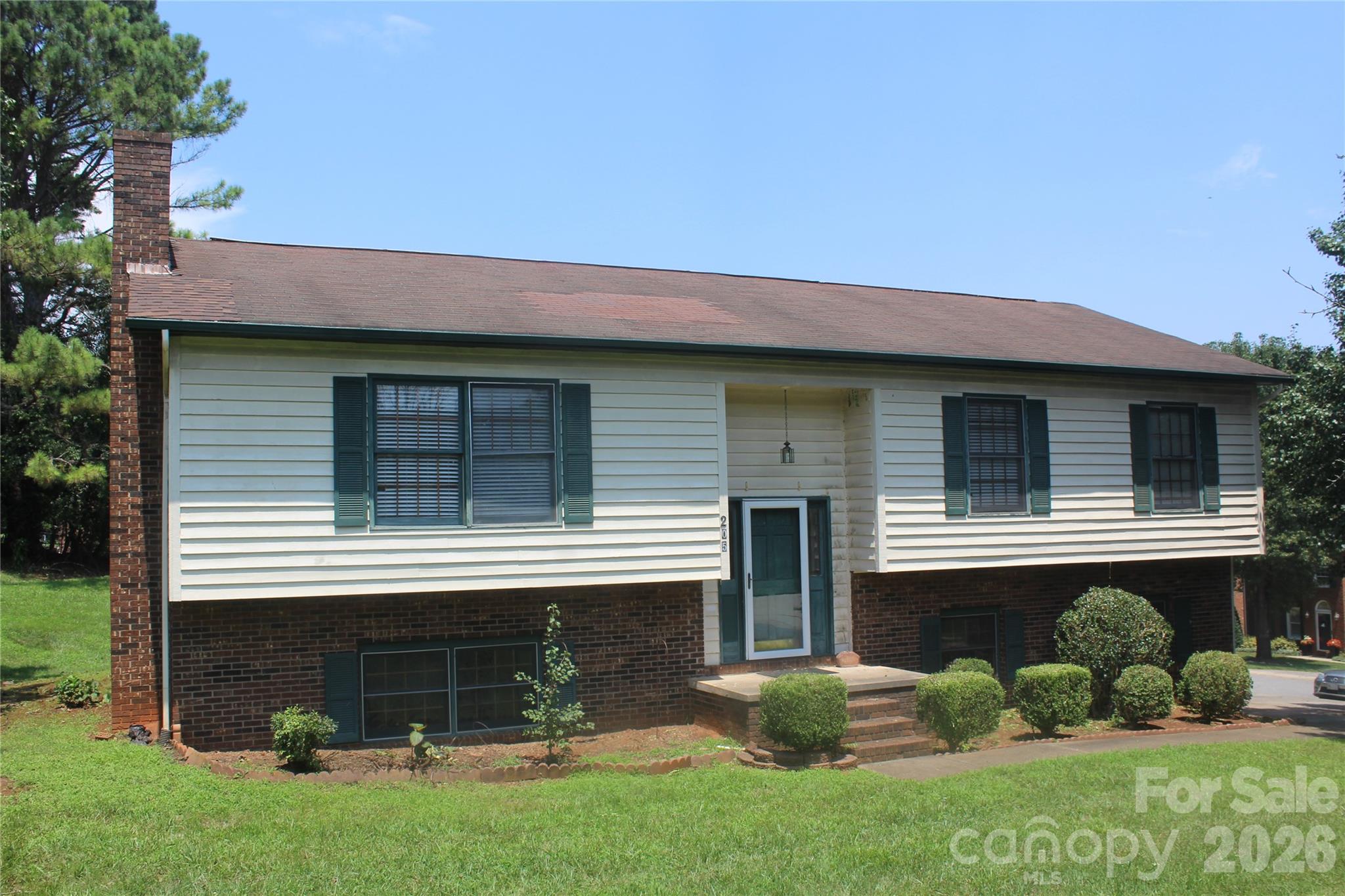 205 Inglewood Drive — photo