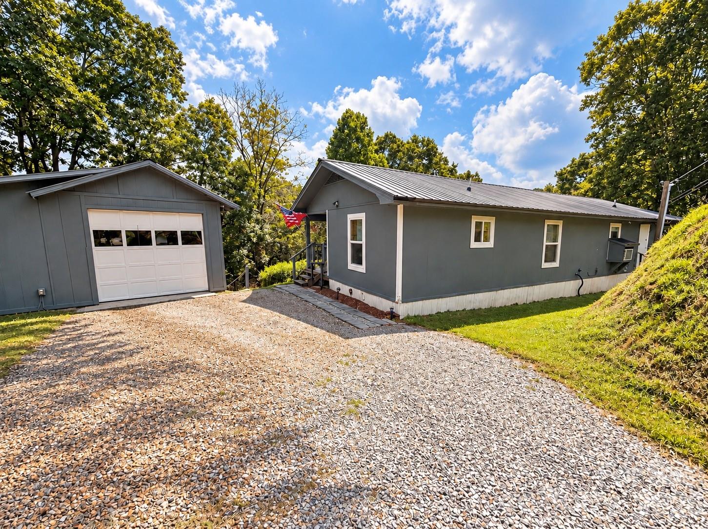 139 N Ridge Drive — photo
