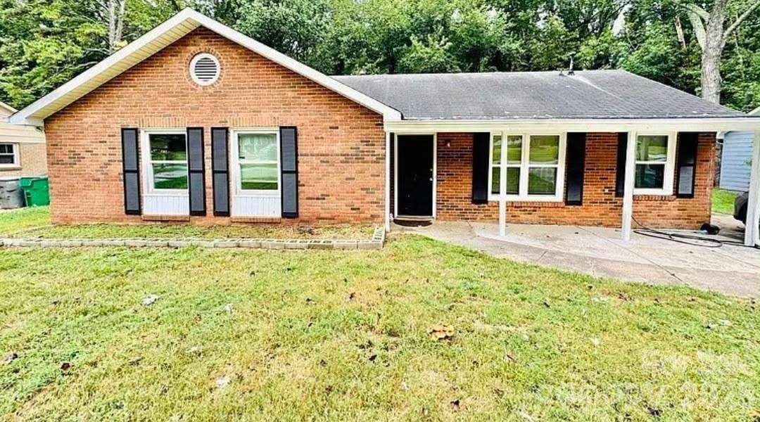 4824 Farm Pond Lane — photo