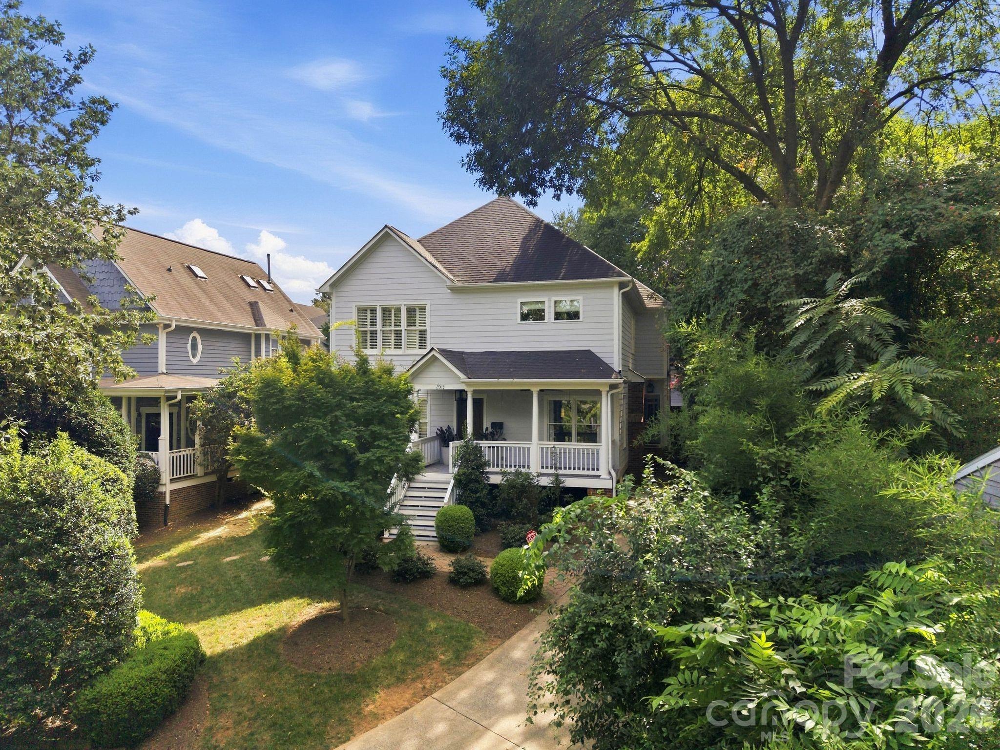 2013 Victorian Place — photo