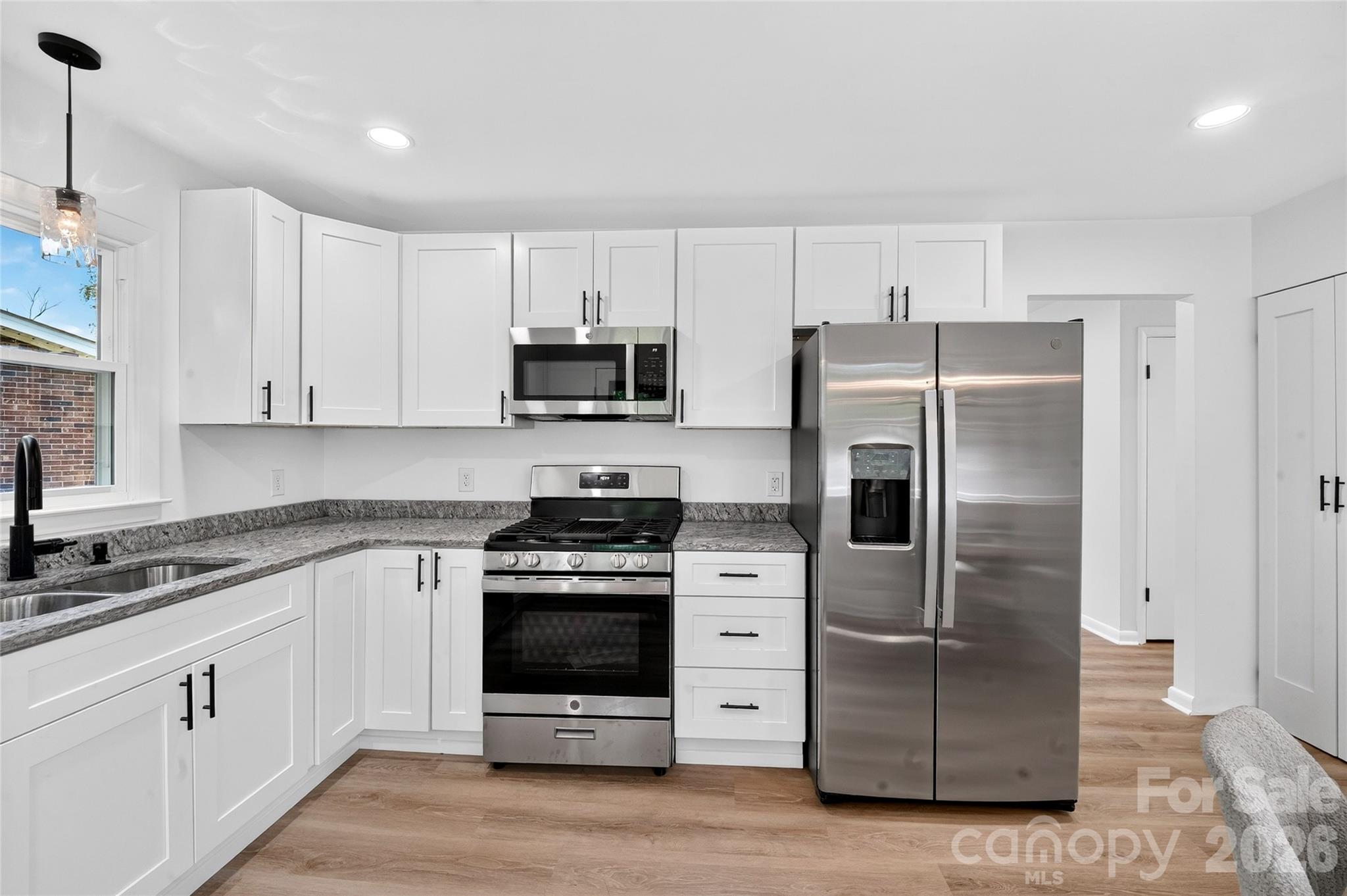 4040 Burnham Court — photo