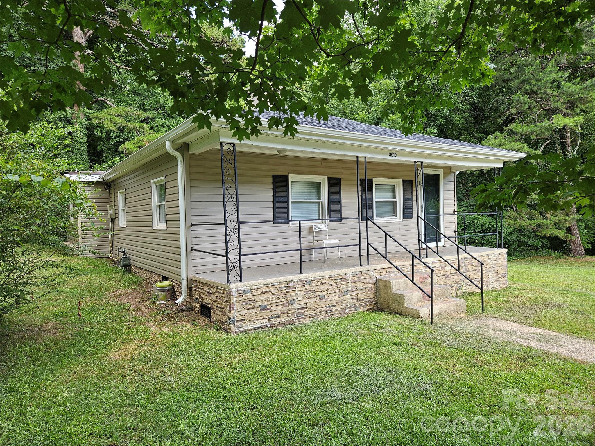 3010 Capitol Drive — photo