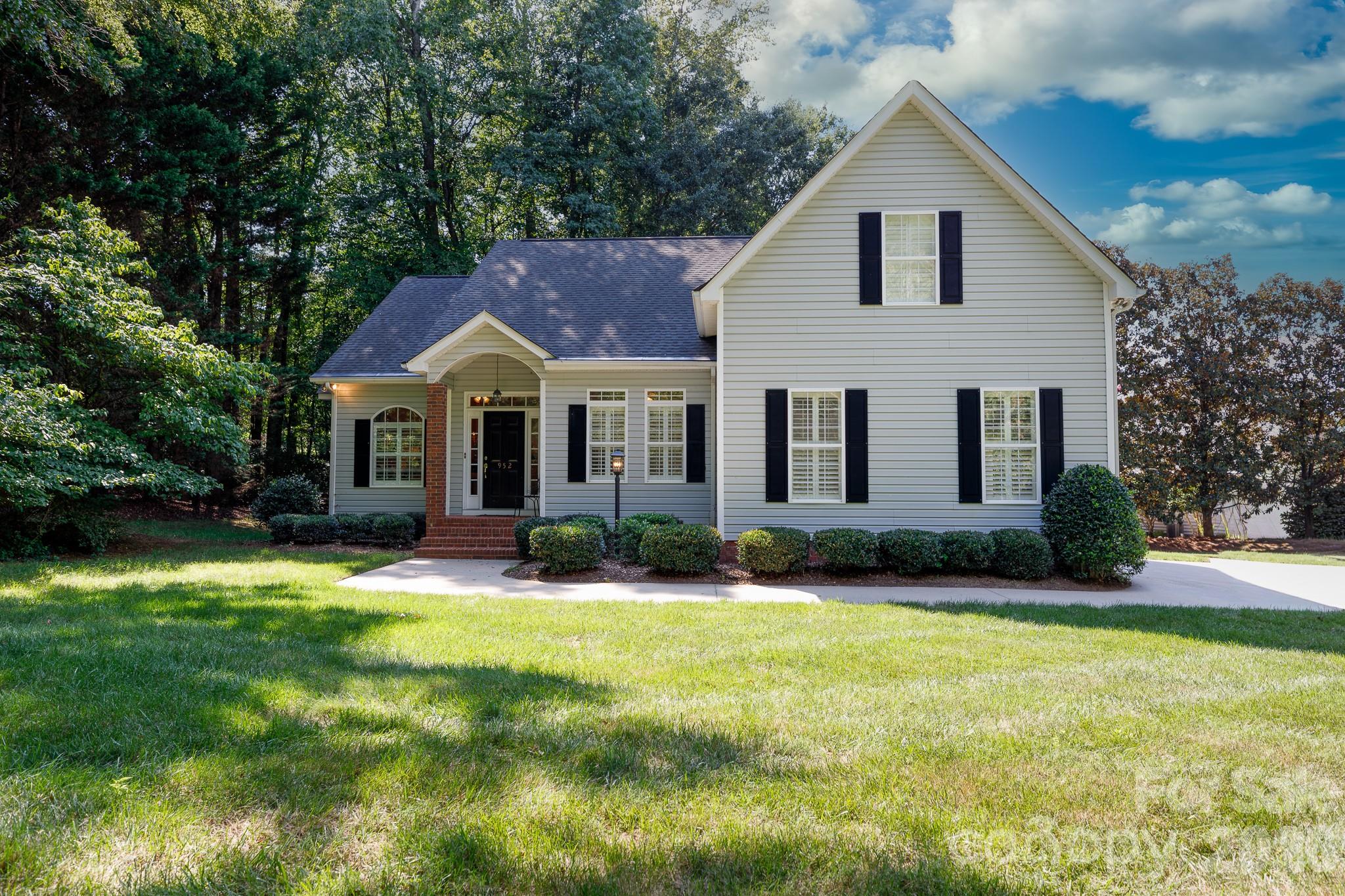 952 Lake Club Drive — photo