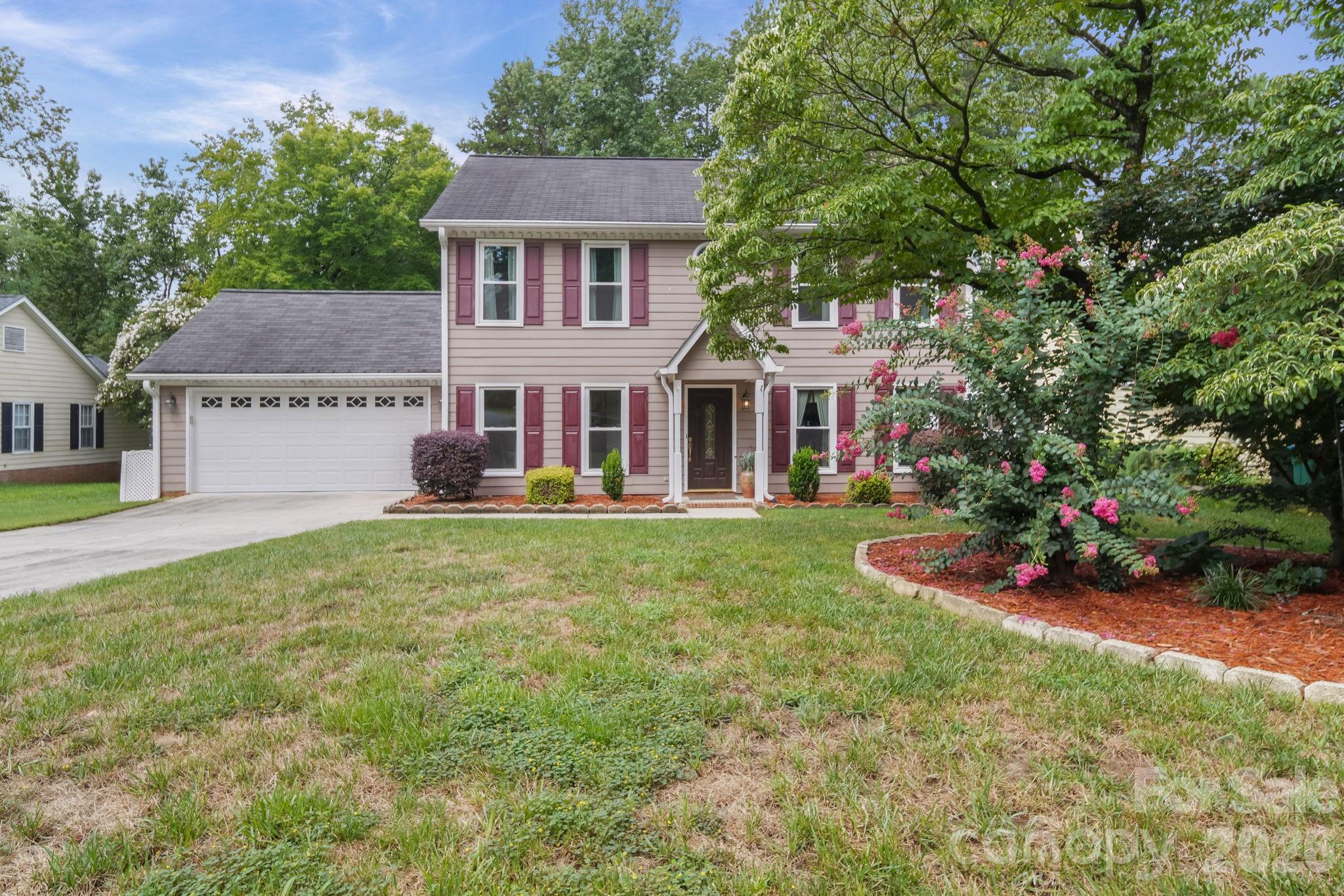 2527 Heathershire Lane — photo