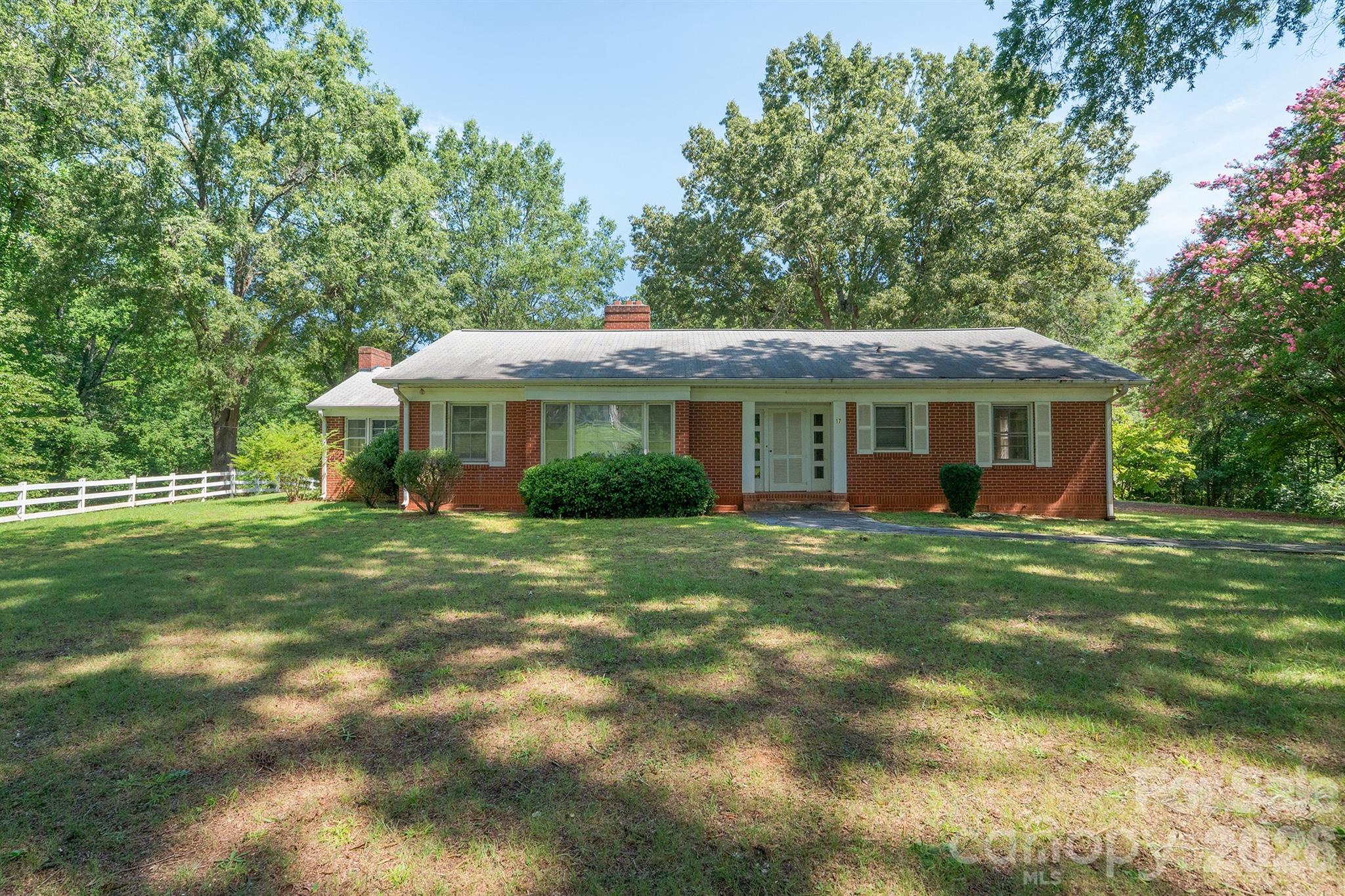 17 E Murray Street, Maiden, NC 28650 — photo 2