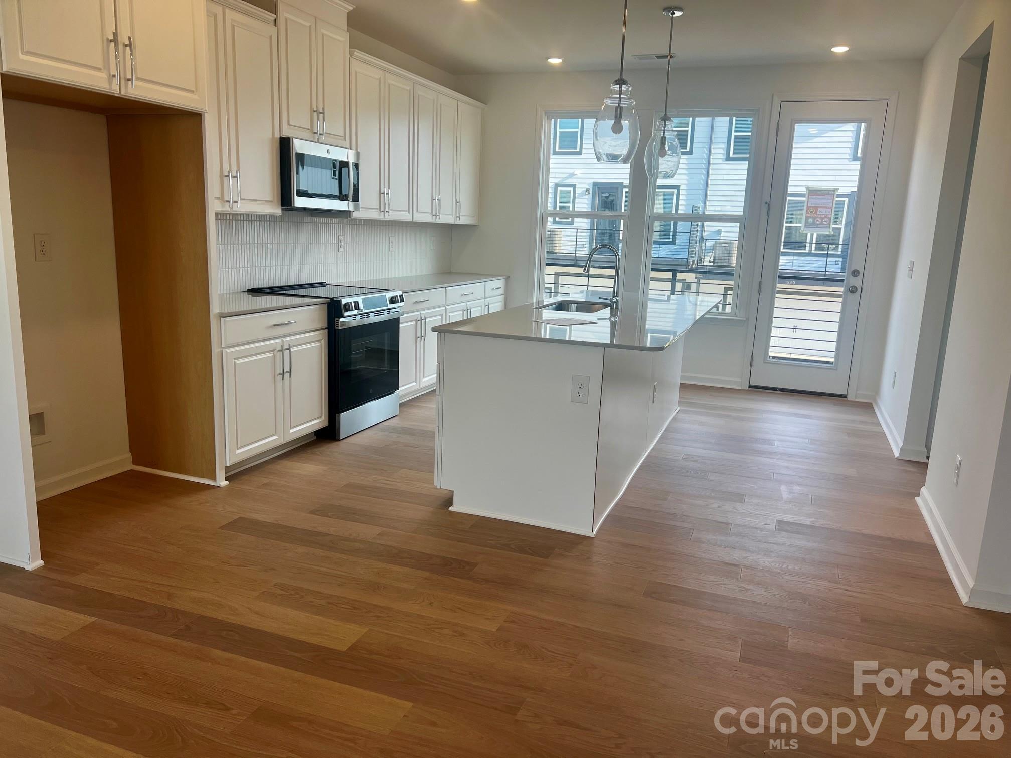 2133 Hawksworth Lane — photo