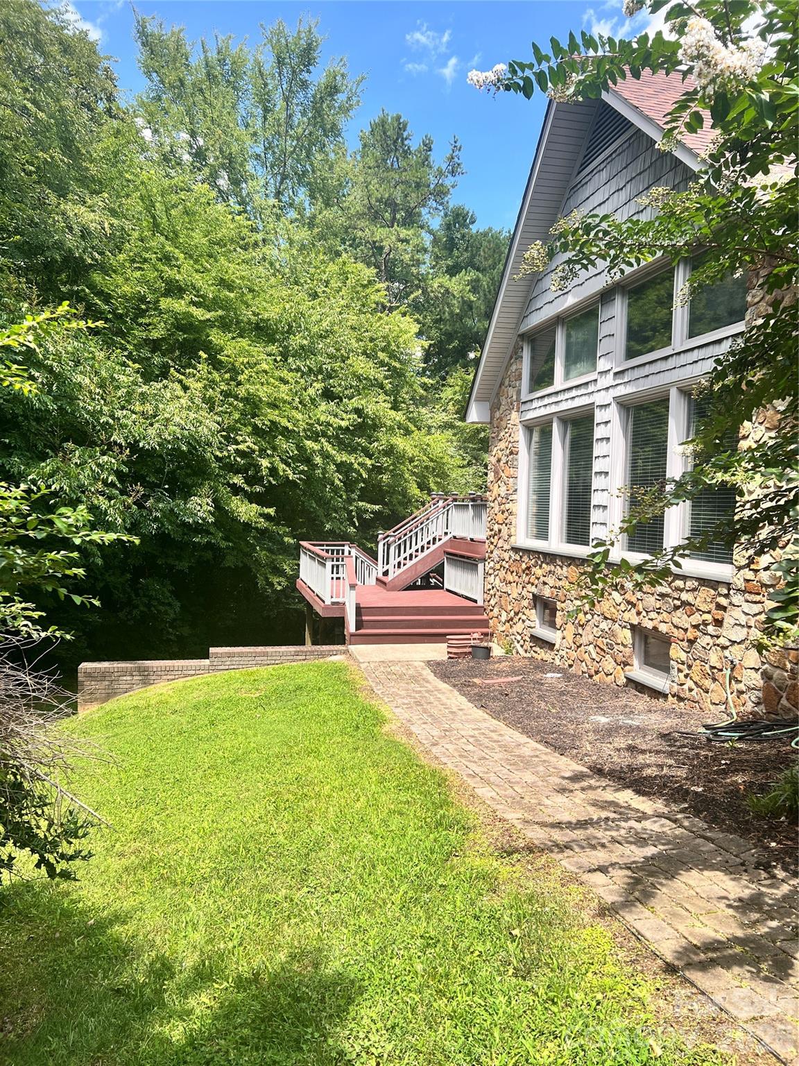 101 Forest Cliff Court NE — photo