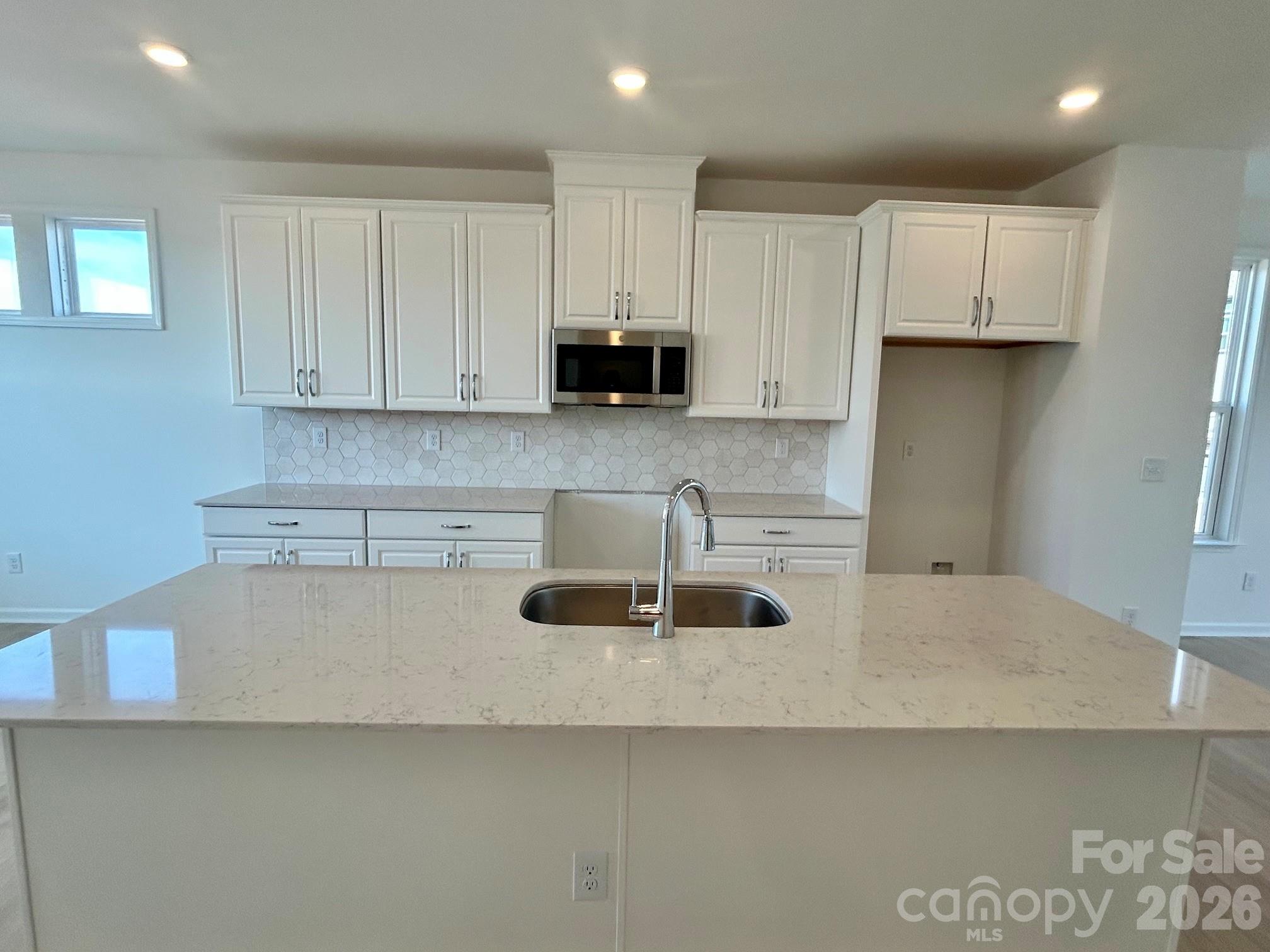 2137 Hawksworth Lane — photo