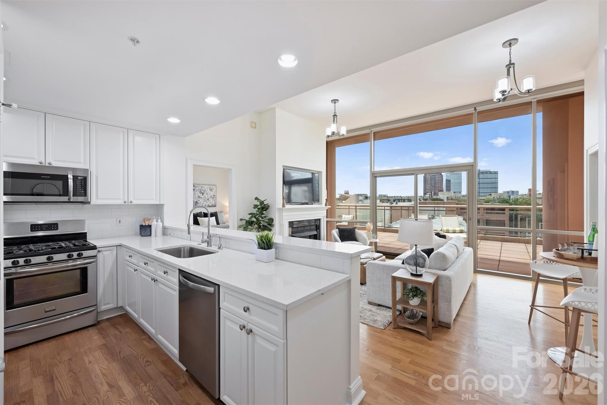 315 Arlington Avenue 504 — photo