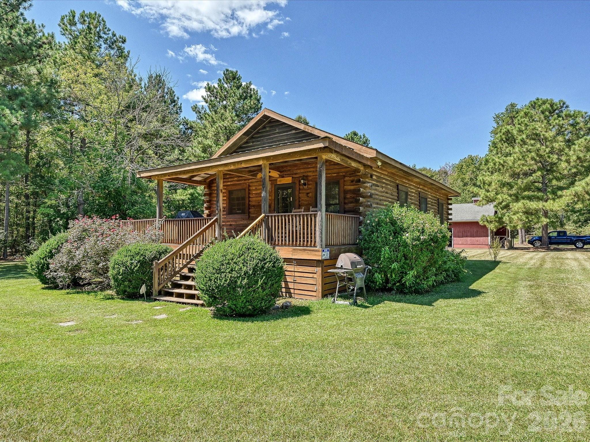 3227 Legend Road — photo