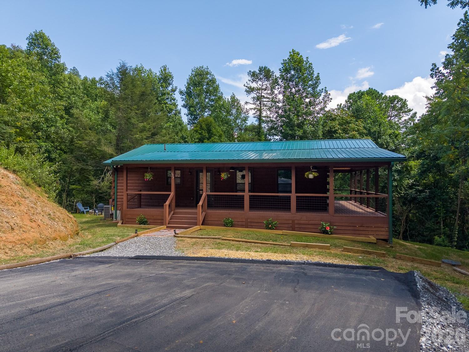 677 Ridgetop Circle, Whittier, NC 28789 — photo 3