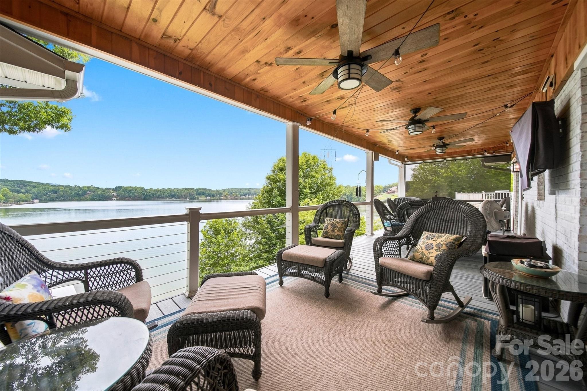 220 Lakeshore Lane — photo