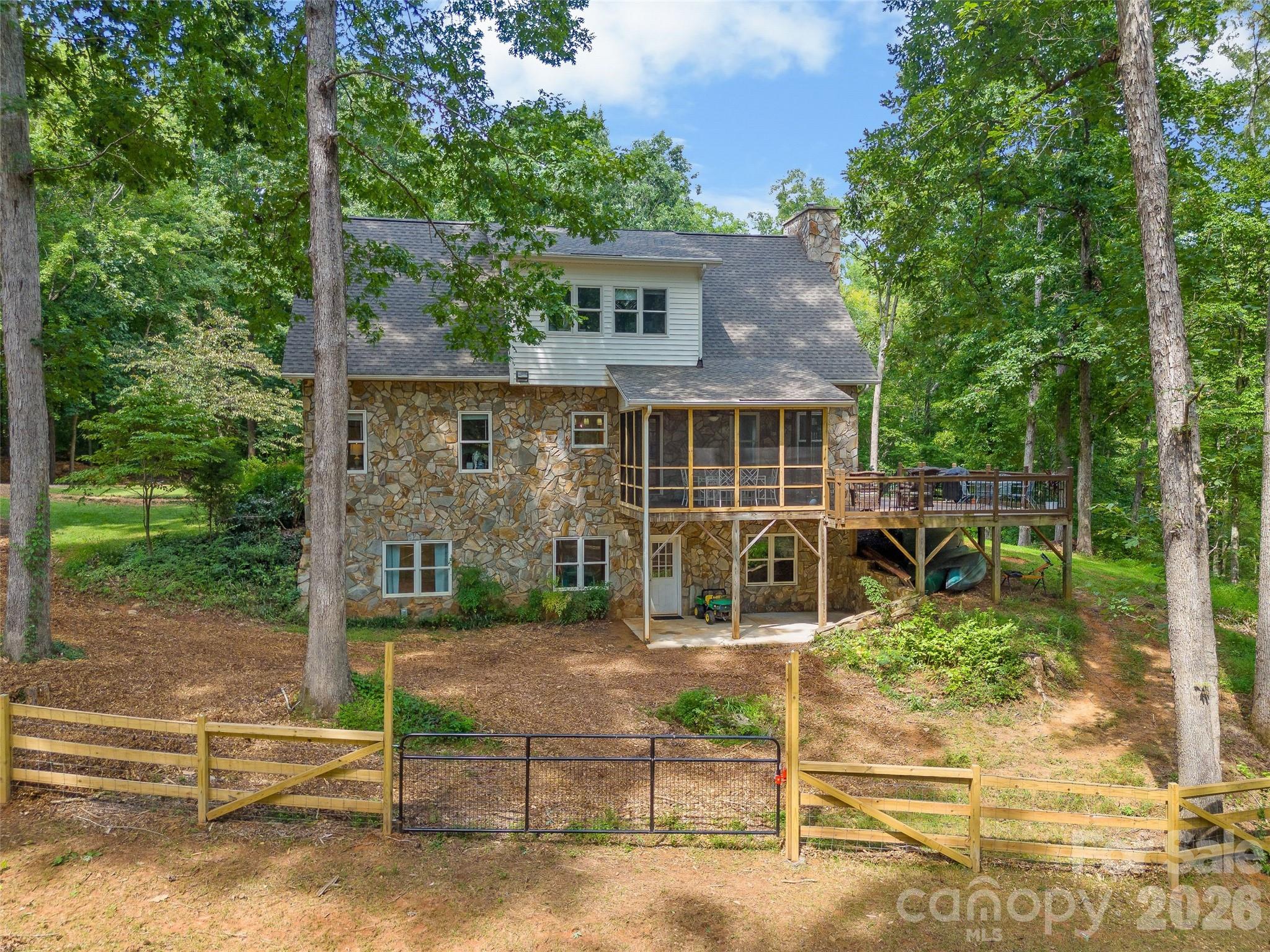 7105 Old Ridge Road — photo