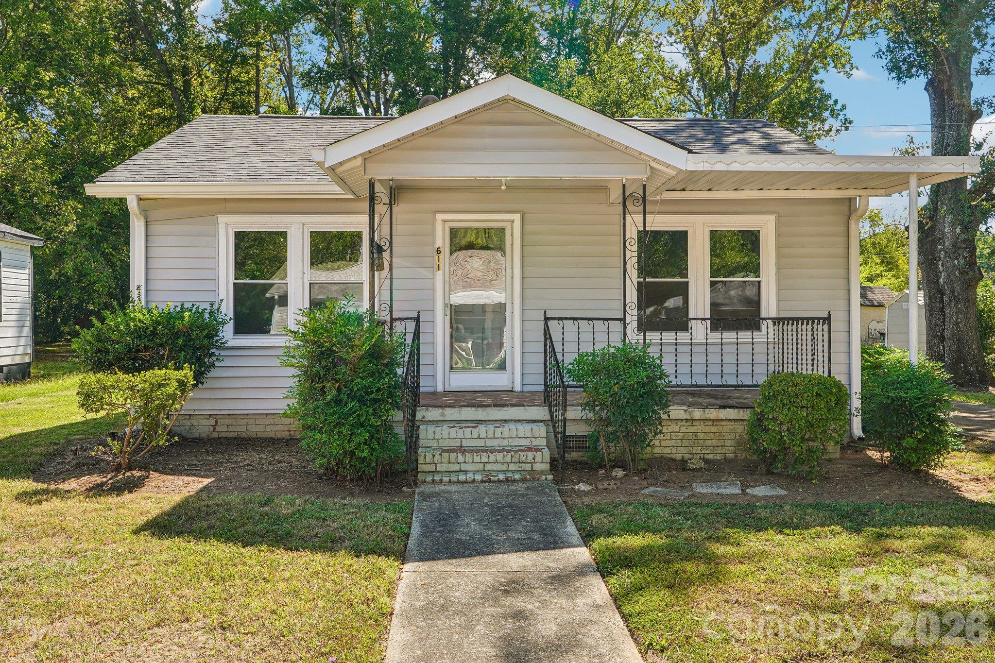 611 Clarinda Street — photo