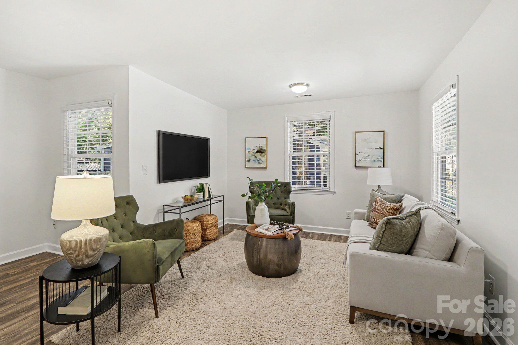 113 N Smallwood Place — photo
