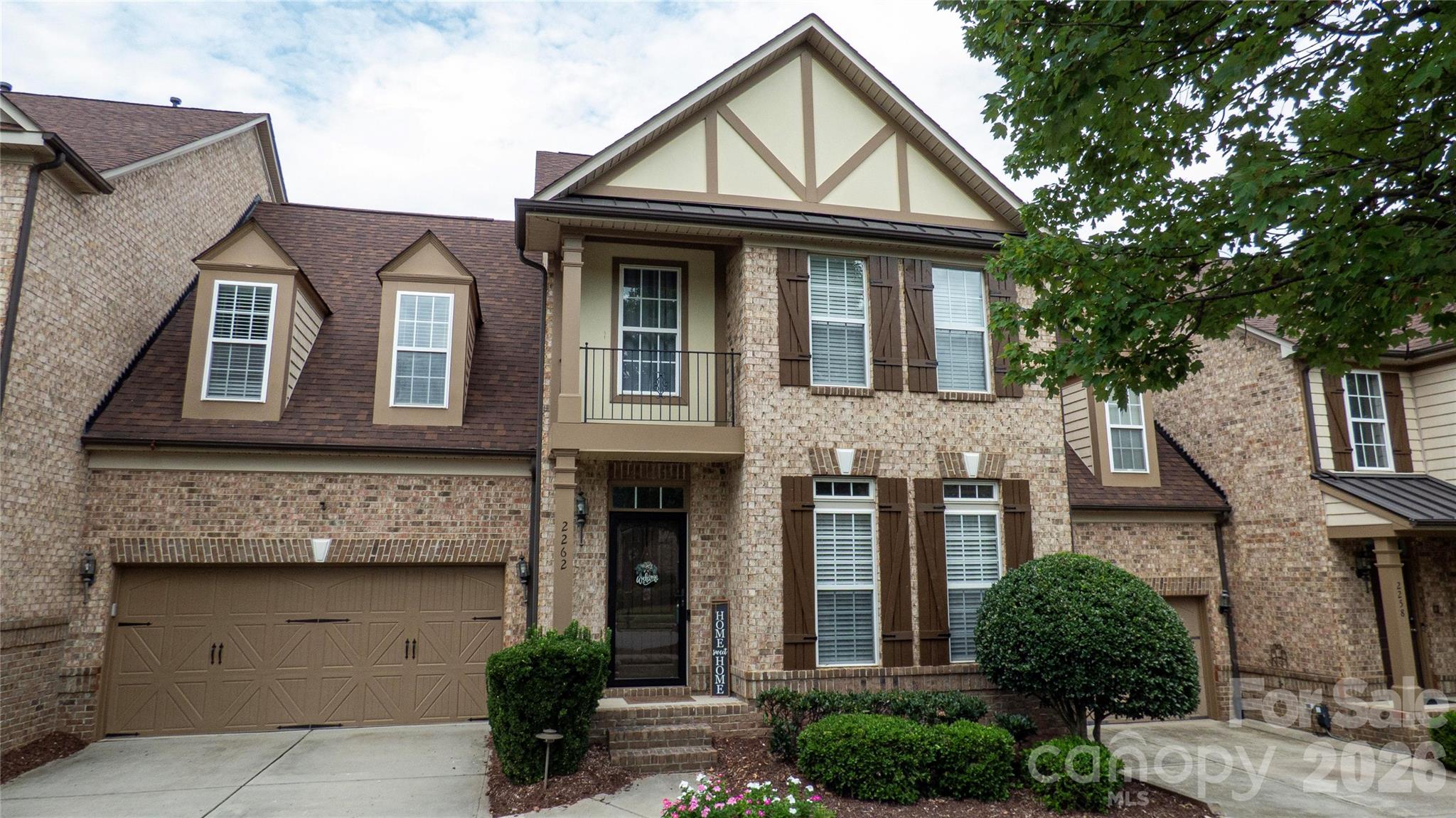 2262 Donnington Lane NW — photo